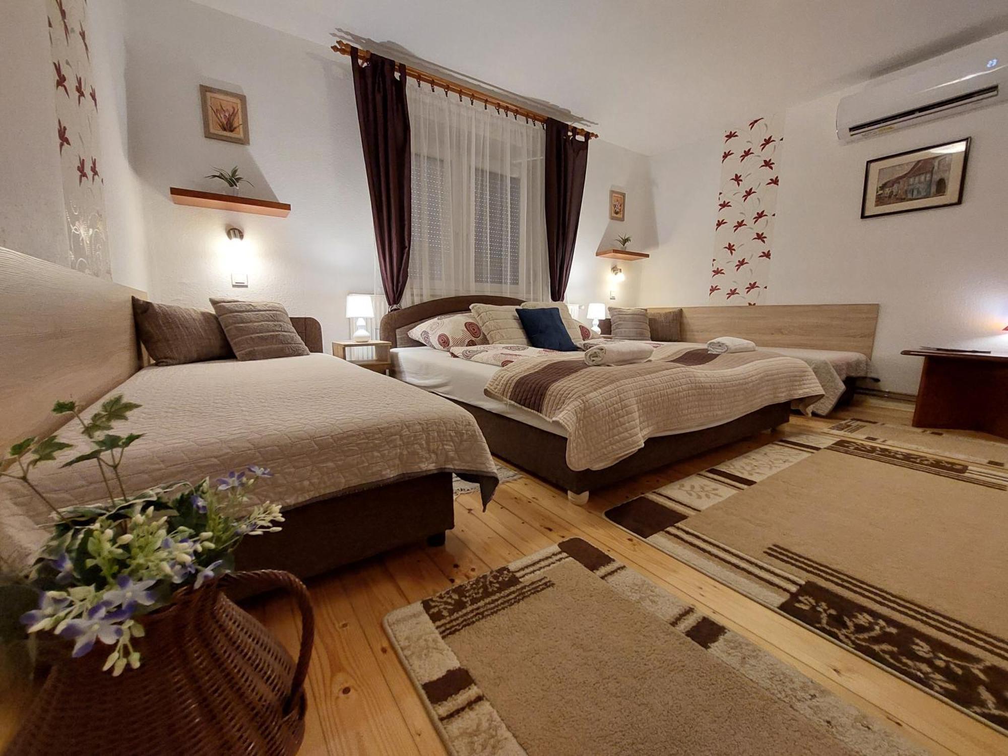 Tulipan Vendeghaz Apartment Sárospatak Exterior photo
