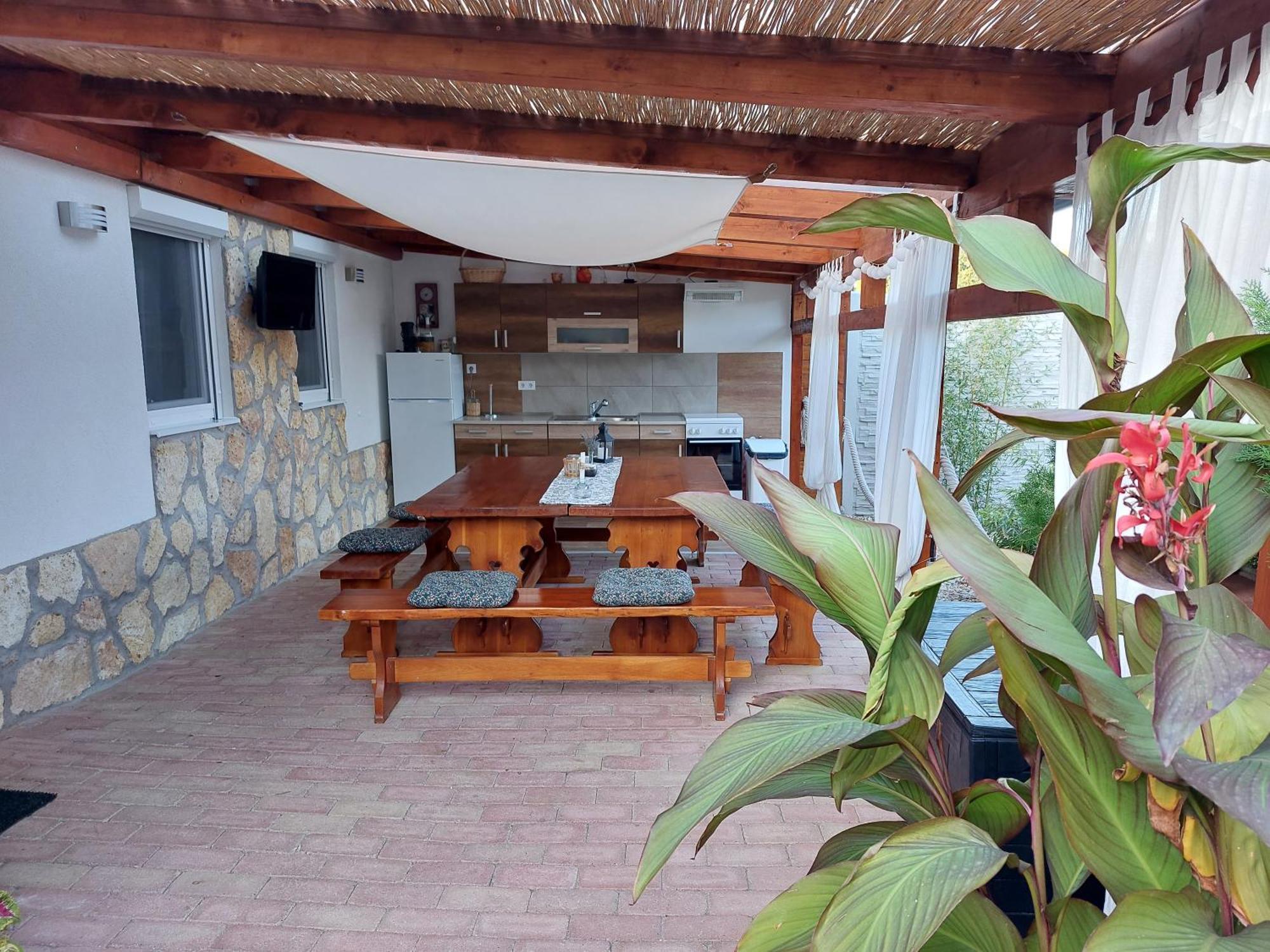 Tulipan Vendeghaz Apartment Sárospatak Exterior photo