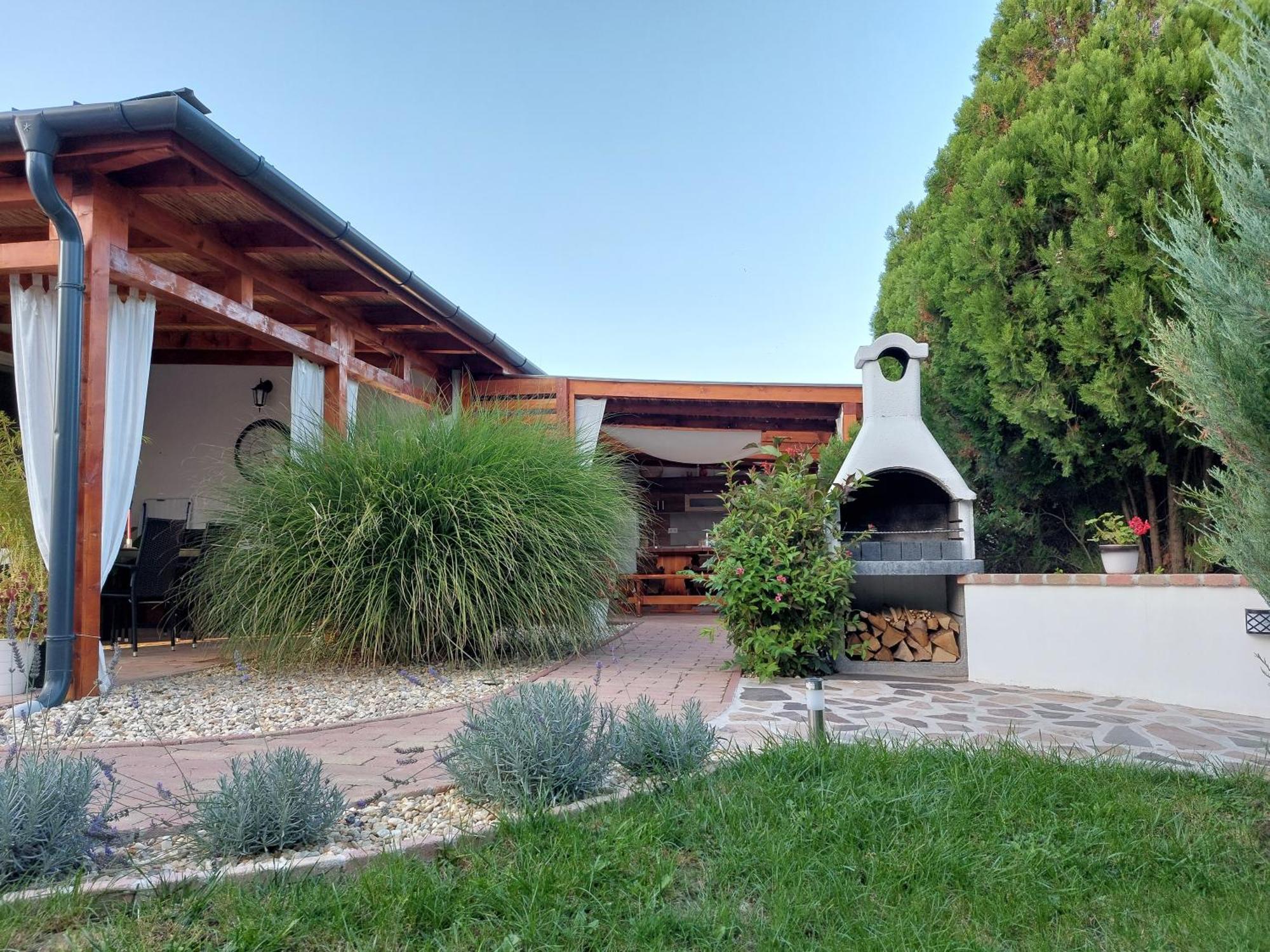 Tulipan Vendeghaz Apartment Sárospatak Exterior photo